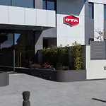 Only Boutique & Residences מלון לימסול