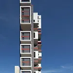 Only Boutique & Residences מלון 4*