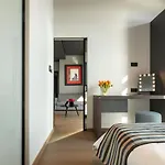 מלון Only Boutique & Residences 4*