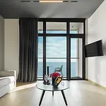 מלון Only Boutique & Residences 4*