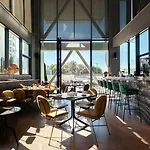 Only Boutique & Residences מלון לימסול
