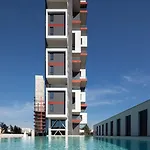 Only Boutique & Residences מלון לימסול